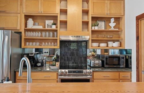 Travis Heights Casa | Urban Cowboy Villas - Heart of 704