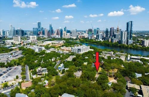 Travis Heights Casa | Urban Cowboy Villas - Heart of 704