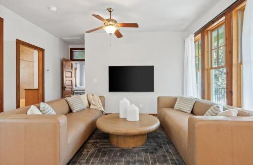 Travis Heights Casa | Urban Cowboy Villas - Heart of 704