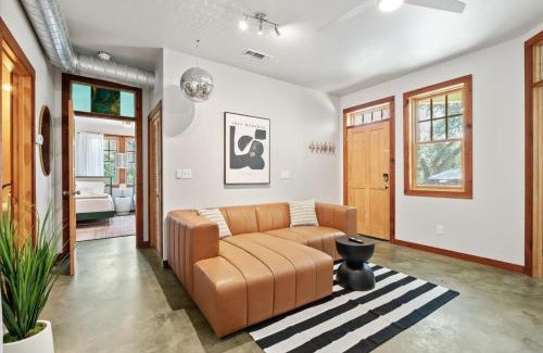 Travis Heights Casa | Urban Cowboy Villas - Heart of 704