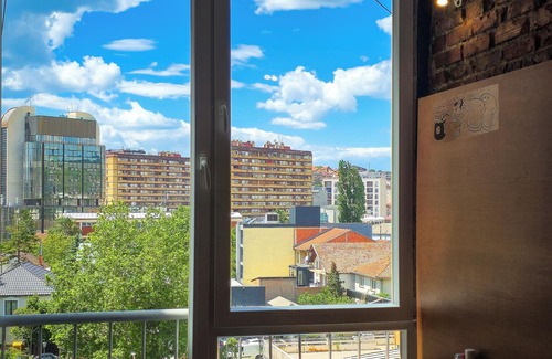 Pristina Apartamento | Urban Cozy Retreat