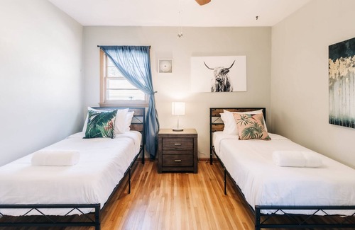 Southwest Minneapolis Casa | Urban Delightful Retreat: King Bed | BBQ Grill