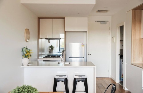 Geelong Apartamento | Urban Drift Cosy Balcony Nook near Waterfront