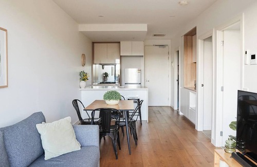 Geelong Apartamento | Urban Drift Cosy Balcony Nook near Waterfront