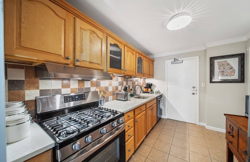 Downtown Atlanta Apartamento | Urban-Eclectic Downtown Condo w Parking, sleeps 4