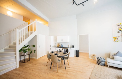 Stadsdriehoek Villa | Urban Elegance 3BDR Apartment BSH
