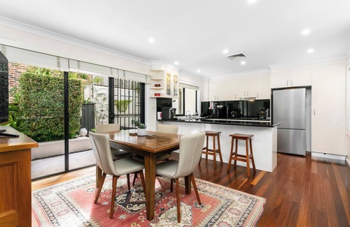 Lane Cove Casa | Urban Elegance: Luxe 3-Bedroom Home in Lane Cove