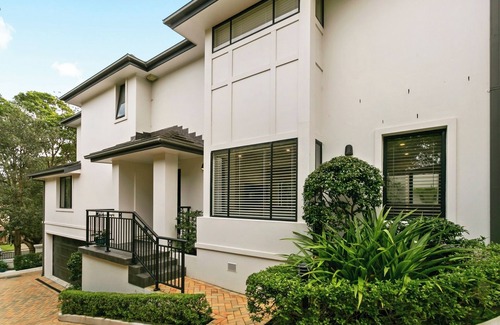 Lane Cove Casa | Urban Elegance: Luxe 3-Bedroom Home in Lane Cove