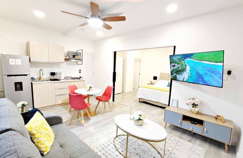 Granada Apartamento | Elegancia Urbana: Amplio Loft con Cama King