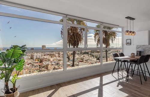 Las Palmas de Gran Canaria Casa | Urban Elegance View Suite Pool