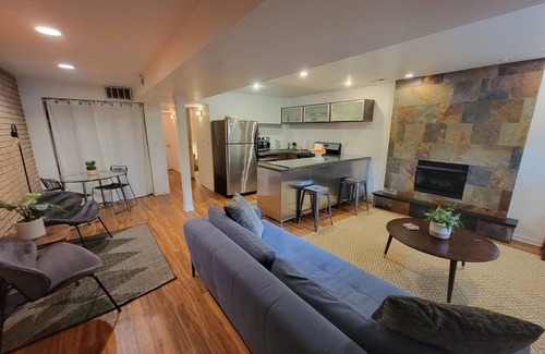 Chicago Apartamento | Urban Farm Fun with Goats 10 Minutes To Downtown!