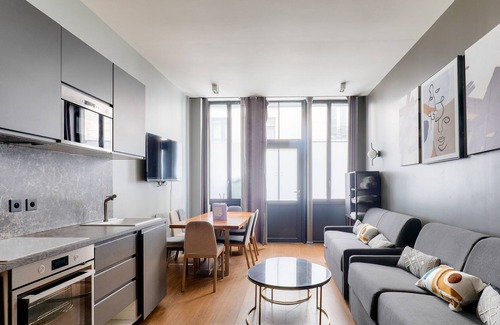 Quartier Saint-Ambroise Apartamento | Urban Flat 136 - Luxury 4BDR Duplex in Center of Paris