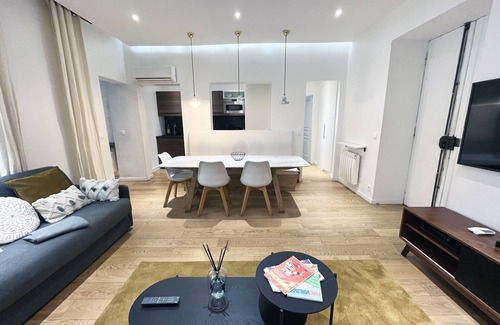 Strasbourg -Saint-Denis Apartamento | Urban Flat 69 - Beautiful Parisian Apartment in Center of Paris