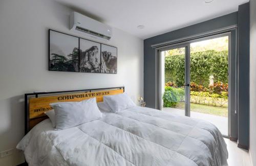 Santa Ana Apartamento | Urban Flats Studios by Corporate Stays