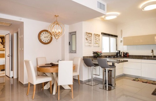 Tel Aviv Apartamento | Urban Gem with Outdoor Lounge