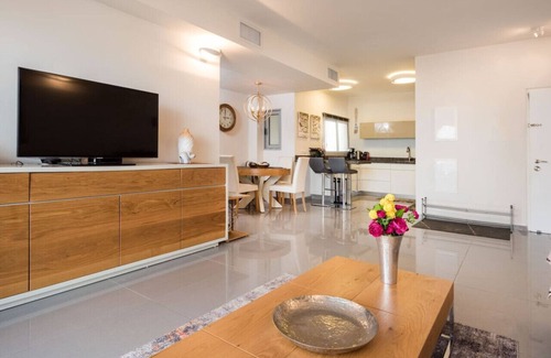 Tel Aviv Apartamento | Urban Gem with Outdoor Lounge