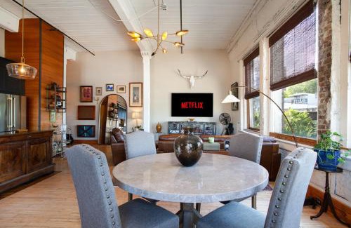 Old City Apartamento | Urban Haven Loft Near Market Square
