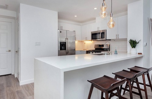 Downtown San Diego Condominio | Urban Hi-Tech 2 BR Escape in Little Italy~Near Bay, Gas Lamp & Beaches!