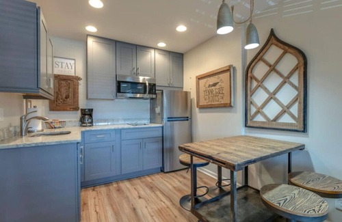 Melrose Apartamento | Urban Hideaway: Cozy Studio with Pool Access