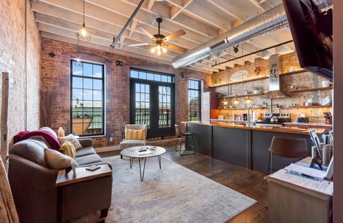 Perryville Apartamento | Urban Loft #1 RED · Urban Loft Downtown above BrewCo & Restaurant