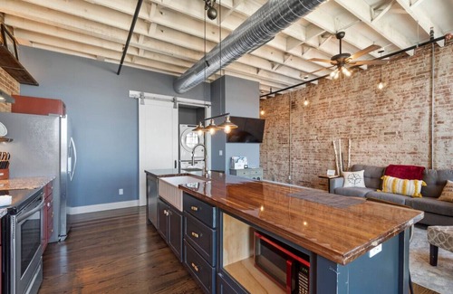 Perryville Apartamento | Urban Loft #1 RED · Urban Loft Downtown above BrewCo & Restaurant