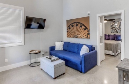 Central Oklahoma City Casa | Urban-Modern Bungalow in Wheeler District close to Downtown