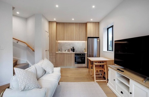 Greenlane - Ellerslie Casa | Urban Vogue Escape with Parking and Air-con