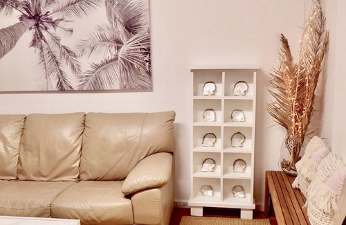Wallsend Casa | Urban Oasis... Close to Hospitals & University.
