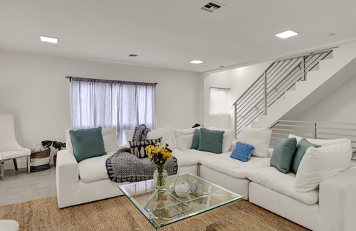 The Roads Casa | Urban Oasis Hideaway 3B/2.5B