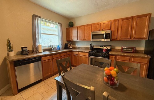 Point Breeze North Apartamento | Urban Oasis in Point Breeze 4BR Industrial-Style Apartment