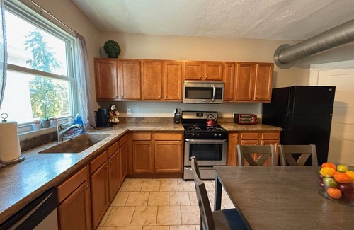 Point Breeze North Apartamento | Urban Oasis in Point Breeze 4BR Industrial-Style Apartment