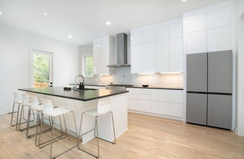 Old Fourth Ward Casa | Urban Oasis on Beltline. Jacuzzi, rooftop. Walk to restaurants and park