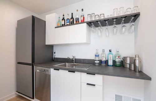 Old Fourth Ward Casa | Urban Oasis on Beltline. Jacuzzi, rooftop. Walk to restaurants and park