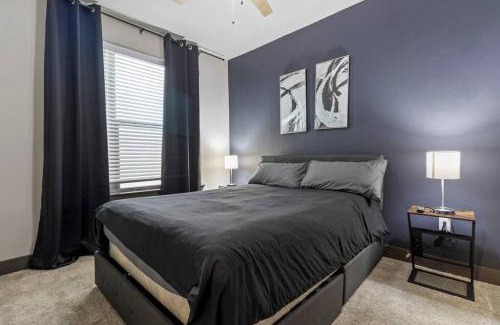 Chestnut Apartamento | Urban Oasis, Pool Gym Dog Park Free WiFi