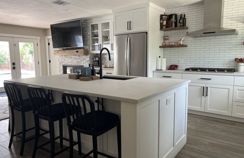 South Manchaca Casa | Urban Oasis: Pool Retreat – Downtown, ACL & F 1