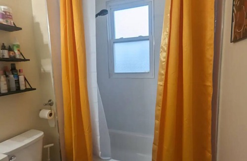 Ampere Apartamento | Urban Oasis: Spacious 3-Bedroom Retreat in Newark, Just 30 Minutes from NYC!