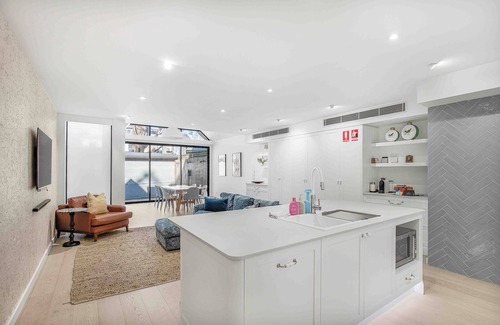 Newtown Casa | Urban oasis: Stylish 4BR retreat in vibrant Newtown