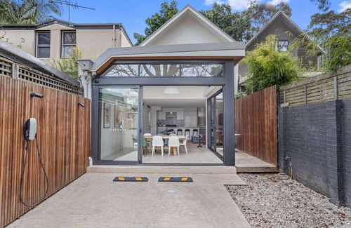 Newtown Casa | Urban oasis: Stylish 4BR retreat in vibrant Newtown