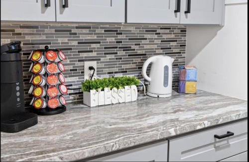 Etna Casa | Urban Oasis: Stylish City House with Modern Amenities