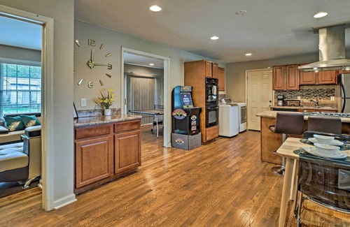 Collier Heights Casa | ¡NUEVO! Urban Oasis w / Game Room, 6 Mi to Downtown ATL
