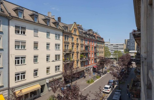 Sihlfeld Apartamento | Urban Oasis with Queen Bed and City View (BE-34)