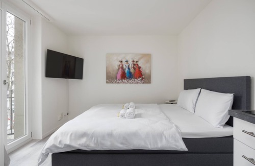 Sihlfeld Apartamento | Urban Oasis with Queen Bed and City View (BE-39)