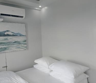 South Triangle Apartamento | Urban Oasis with Skyline View