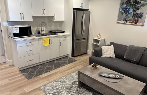 Dieppe Apartamento | Urban Oasis - Your Private Air Conditioned Suite