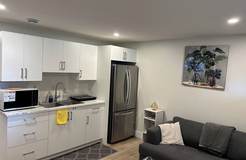 Dieppe Apartamento | Urban Oasis - Your Private Air Conditioned Suite