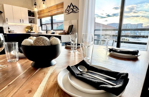 North Chattanooga Casa | Urban Overlook - Northshore Luxury + Prime Location