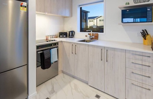 Upper Riccarton Casa | Urban Park Escape 2 Bed 2 Bath w/Carpark
