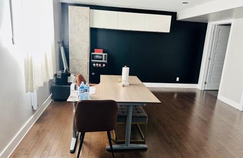 Saint-Hubert Apartamento | Urban Retreat - 2 Bedroom, 3 Beds, 6 Guests, Free Parking