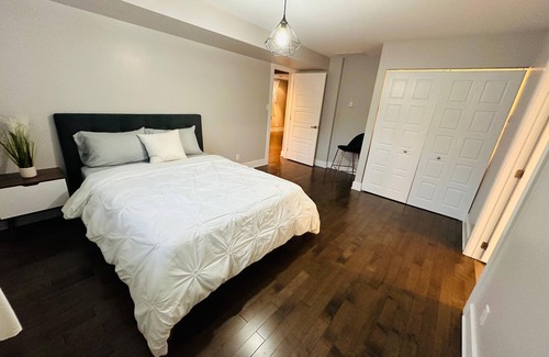 Saint-Hubert Casa | Urban Retreat - 3 Beds| 6 Guests| Free Parking