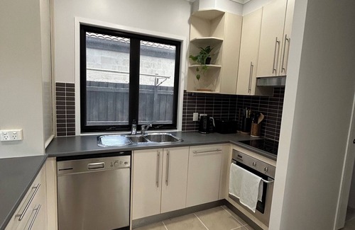 Chermside Casa | Urban Retreat -Modern Family Escape with Games Room!